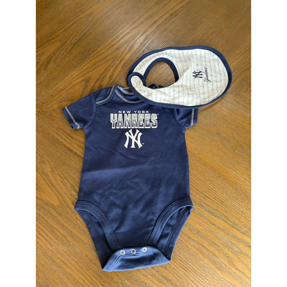 New York Yankees Infant Bodysuit and Bib Set Navy Blue 6 Months MLB Baseball